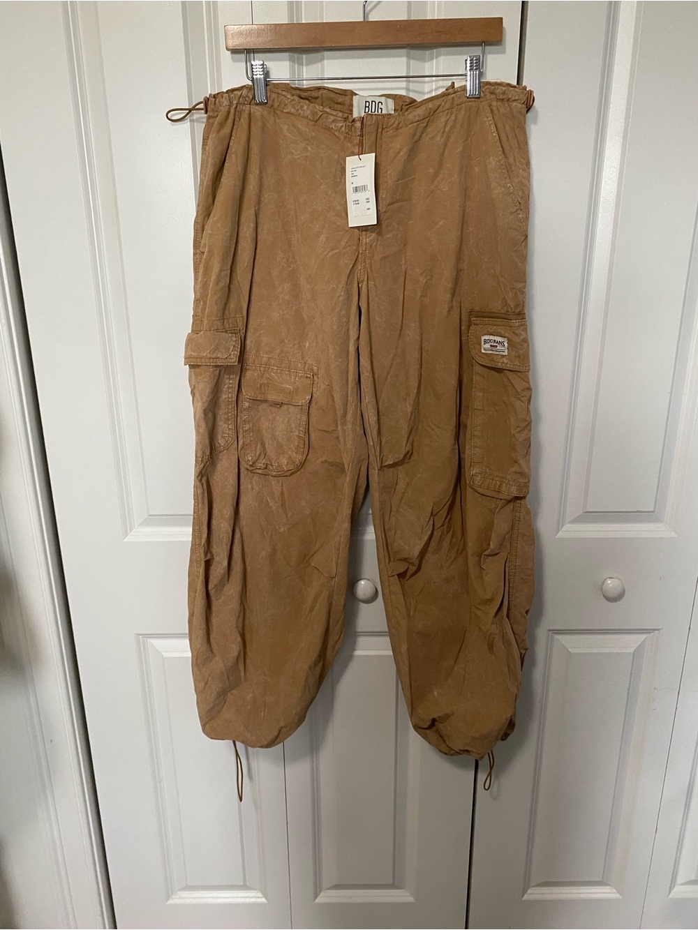 NWT BDG Tan Baggy Cargo Pants Low Rise Oversized Fit